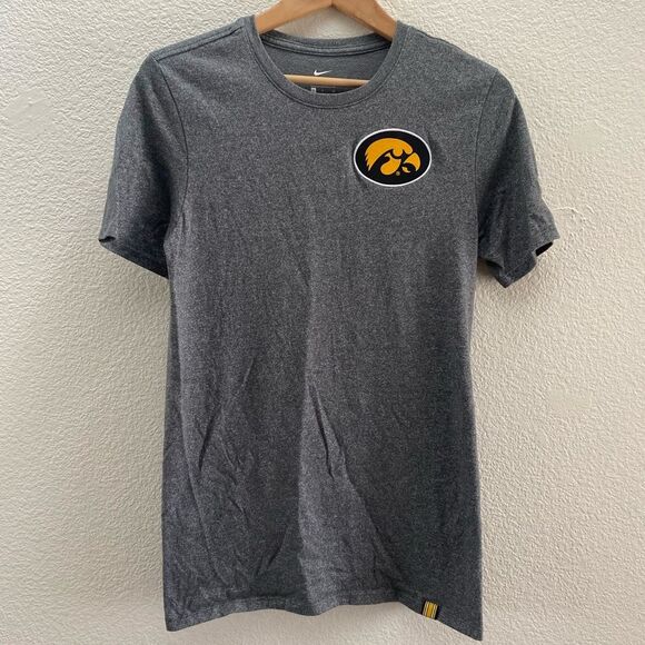 Iowa Hawkeyes The Nike Tee Athletic Cut Short Sleeve T-Shirt Men's Small - Picture 1 of 4